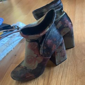 🌈 Awesome heeled booties